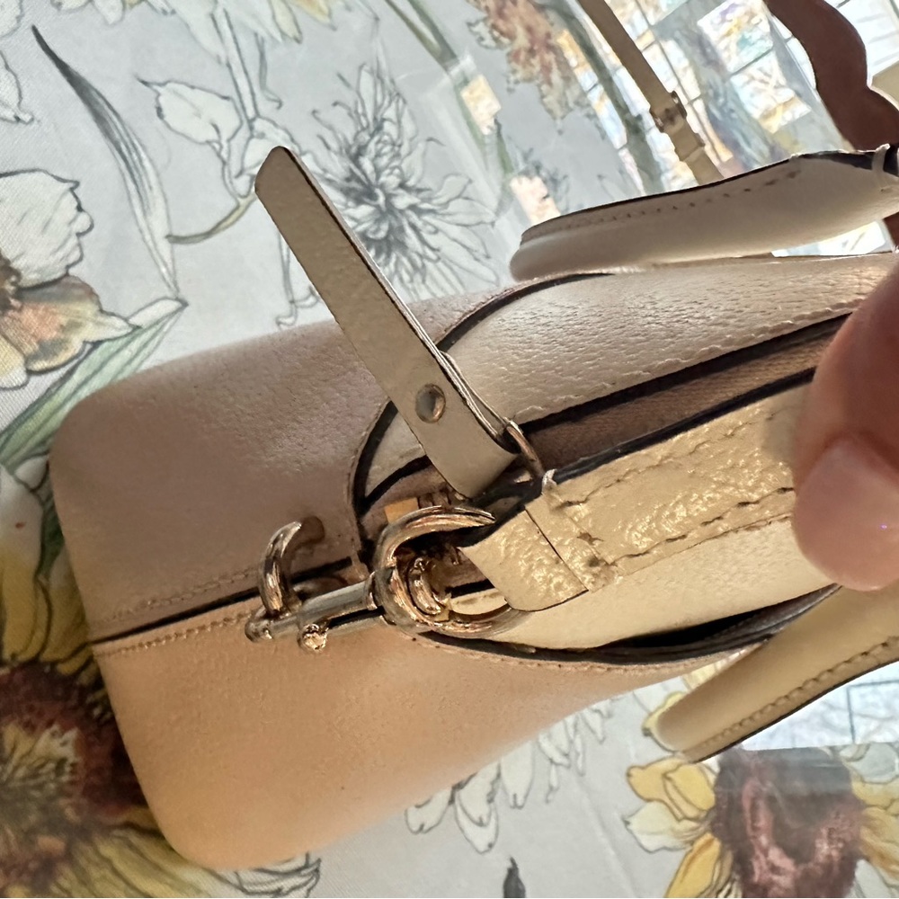 Kate Spate Beige and cream Satchels Bag in good condition - Picture 10 of 15